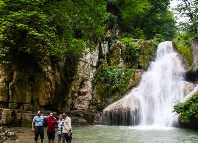 معرفی آبشار لوه گلستان، جاذبه ای در دل جنگل