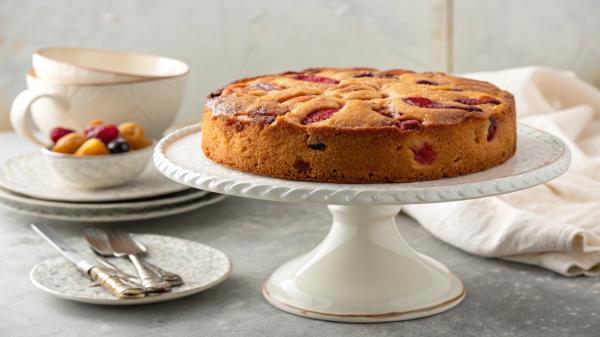 طرز تهیه کیک میوه ای خانگی نرم و خوش عطر